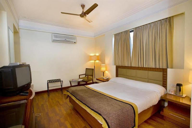The Bmk Hotel Greater Kailash Дели Экстерьер фото