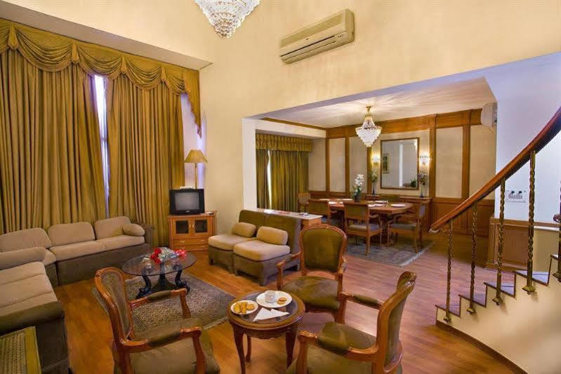 The Bmk Hotel Greater Kailash Дели Экстерьер фото