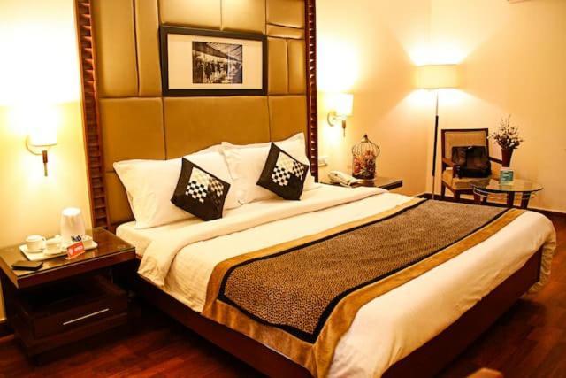 The Bmk Hotel Greater Kailash Дели Экстерьер фото